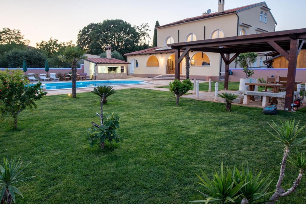 فندق Via Flavia With Common Pool Labinci المظهر الخارجي الصورة